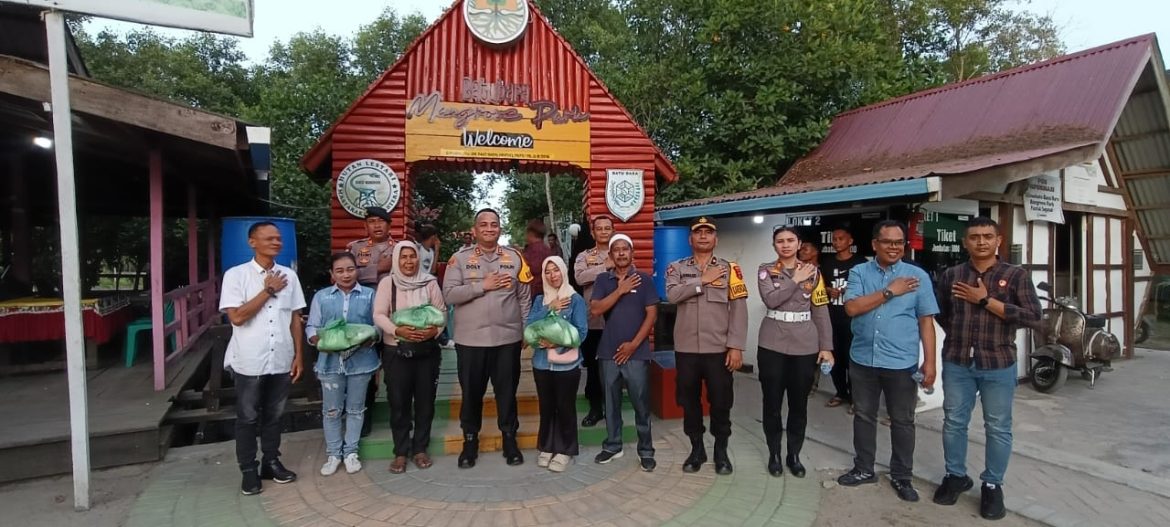 Kapolres Batu Bara Pantau Lokasi Wisata dan Berikan Bansos Masyarakat Kurang Mampu