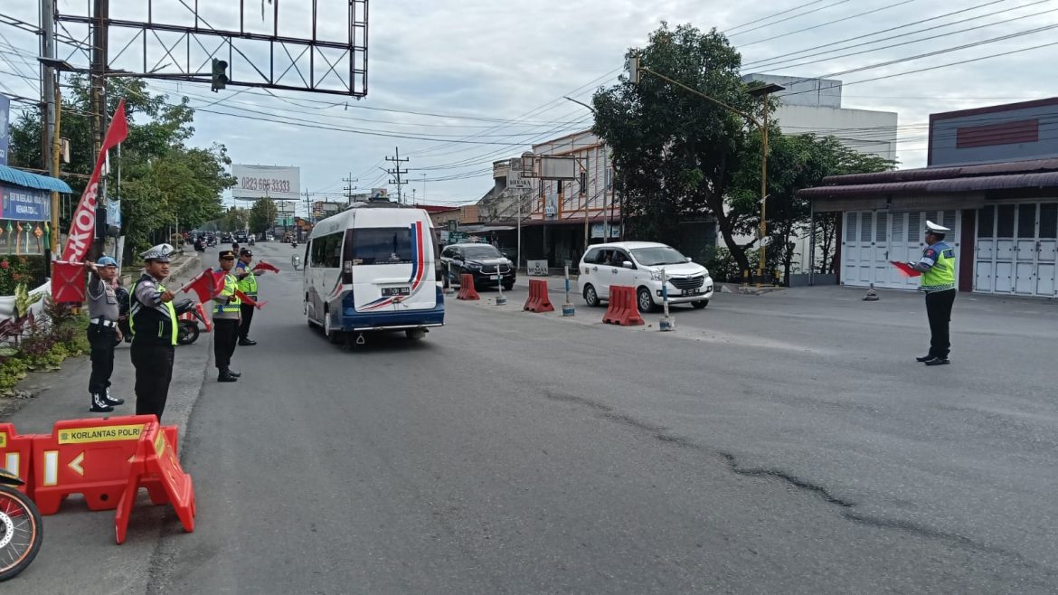 Polres Tebing Tinggi Pengaturan Lalu Lintas dan Live Report dalam Ops Ketupat Toba 2025