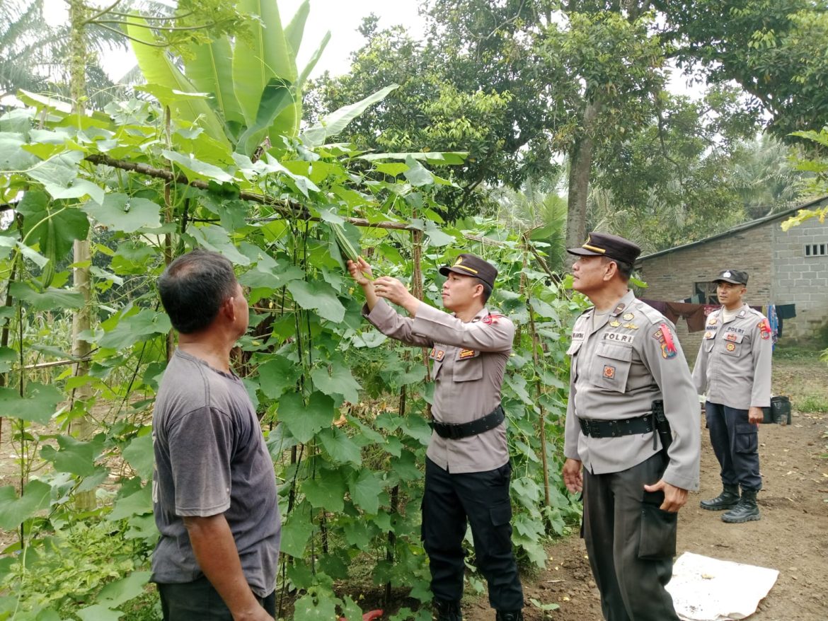 Dukung Program Ketapang dan Pemanfaatan Lahan, Polsek Indrapura Sambang Masyarakat