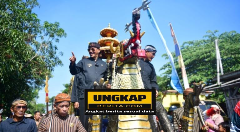 Ribuan Warga Padati Karangsong, Nadran Jadi Simbol Syukur dan Gotong Royong Nelayan. Syaefudin : Semoga Nelayan Semakin Sejahtera