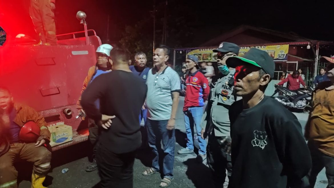 Polres Tebing Tinggi Tangani Kebakaran Dua Ruko di Jalan Gatot Subroto