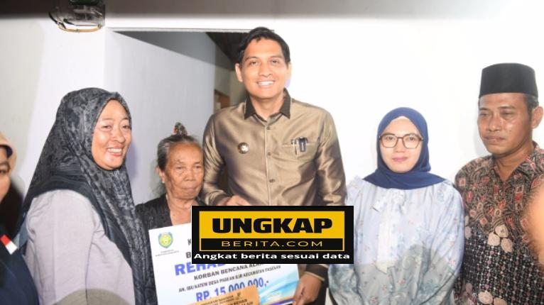 Bupati Lucky Hakim dan Baznas Salurkan Bantuan Korban Angin Puting Beliung