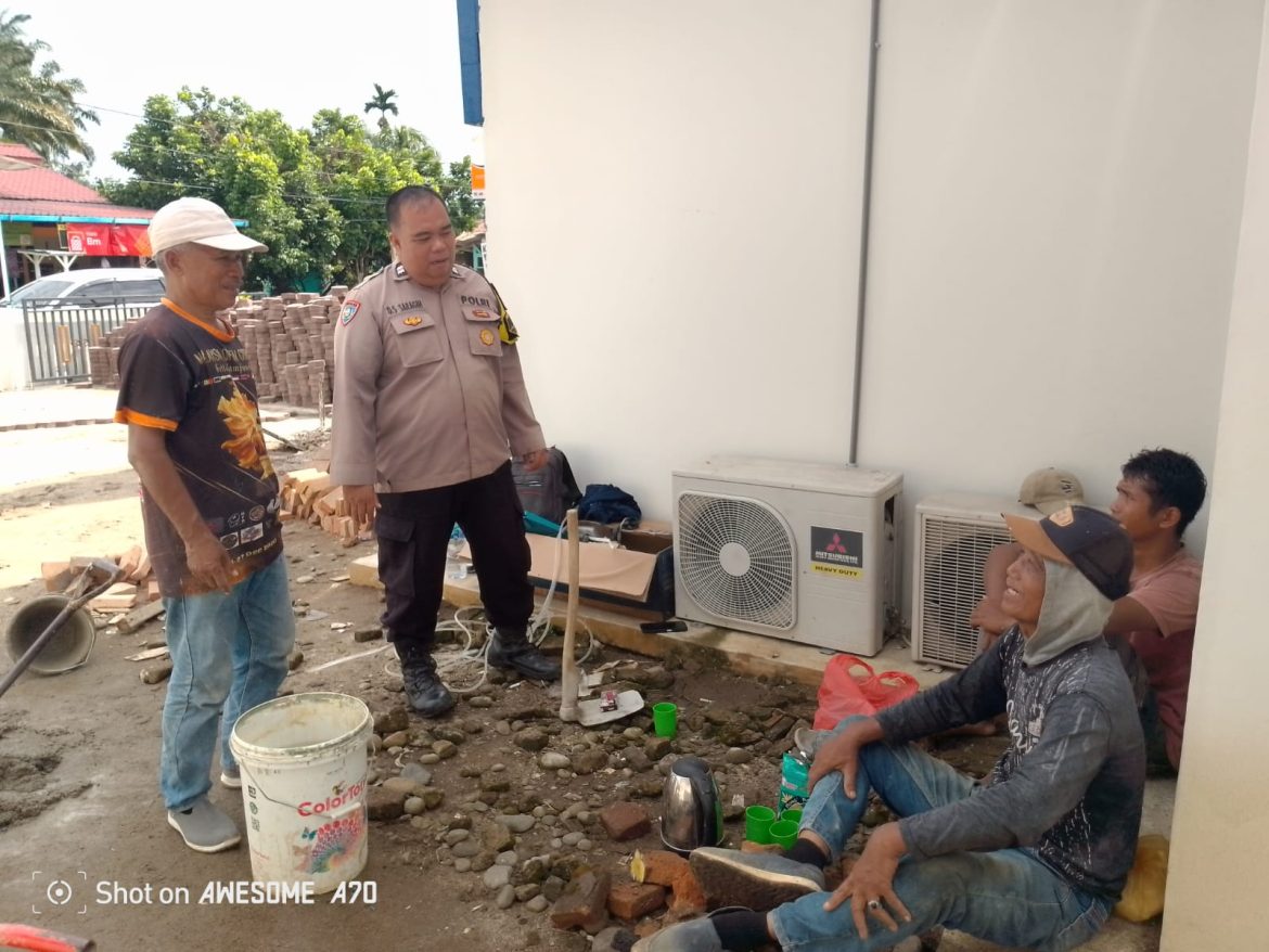 Sambangi Warga, Bhabinkamtibmas Polsek Sipispis Ajak Warga Bersama Jaga Kamtibmas