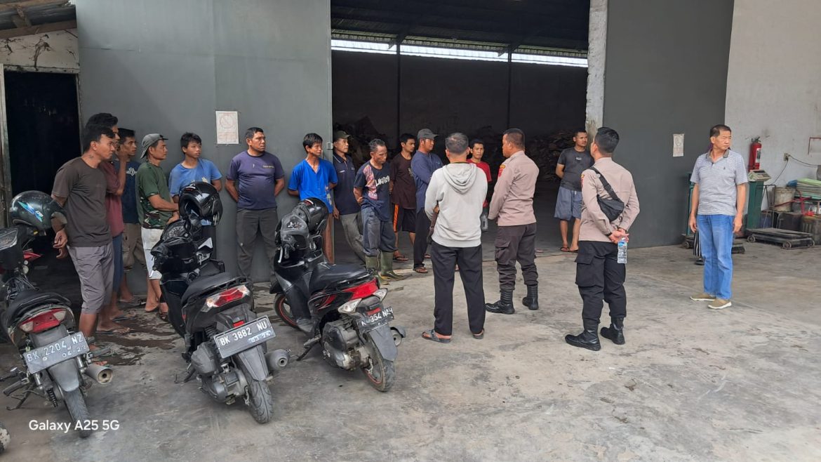Sat Binmas Polres Tebing Tinggi Silaturahmi Dengan Warga, Sampaikan Pesan Kamtibmas