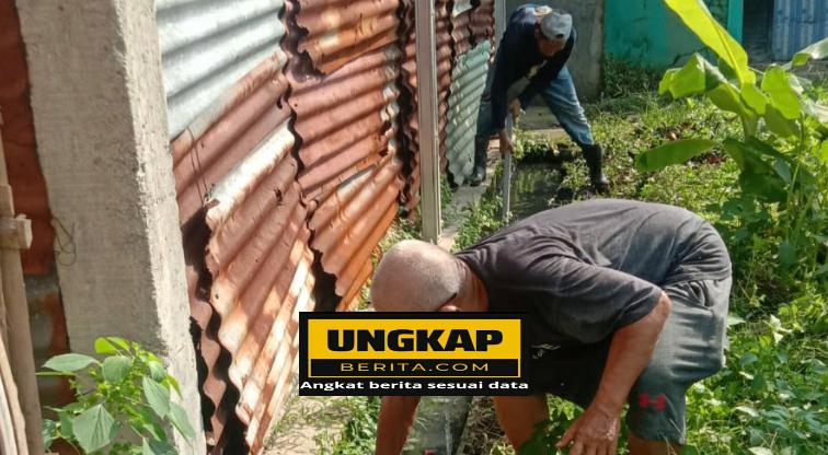 Jumat Bersih, Lurah Karangmalang Bersama Warga Kompak Gotong Royong Bersihkan Lingkungan