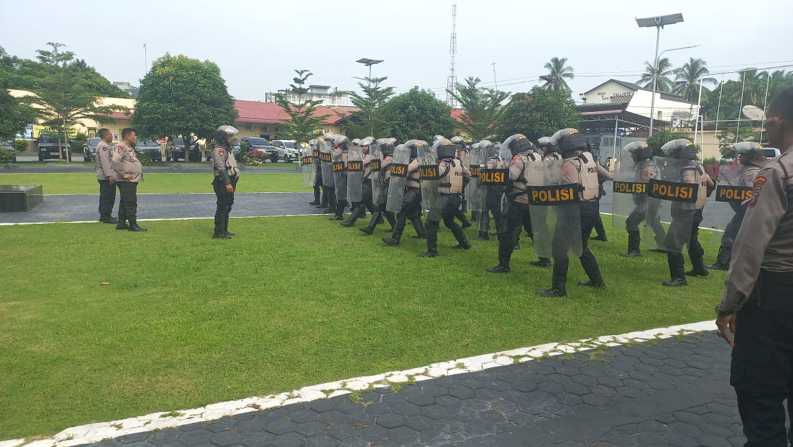 Polres Batu Bara Latihan Dalmas Jelang Hari Buruh Nasional