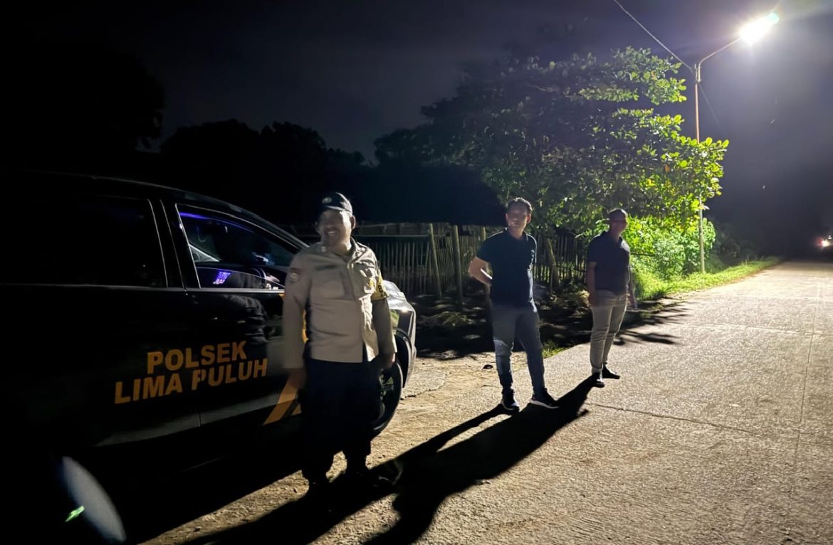 Pastikan Kondusifitas Kamtibmas Malam Hari, Polsek Lima Puluh Gelar Patroli Mobile