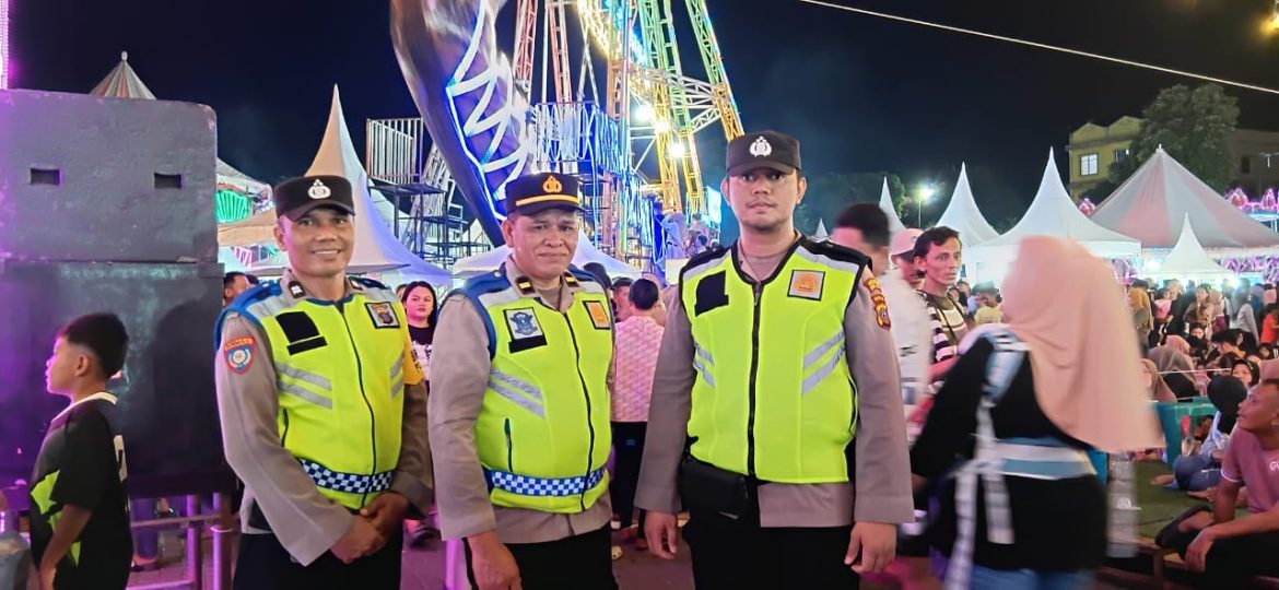 Polsek Padang Hilir Pengamanan Pasar Malam Gebyar Idul Fitri 1446 H