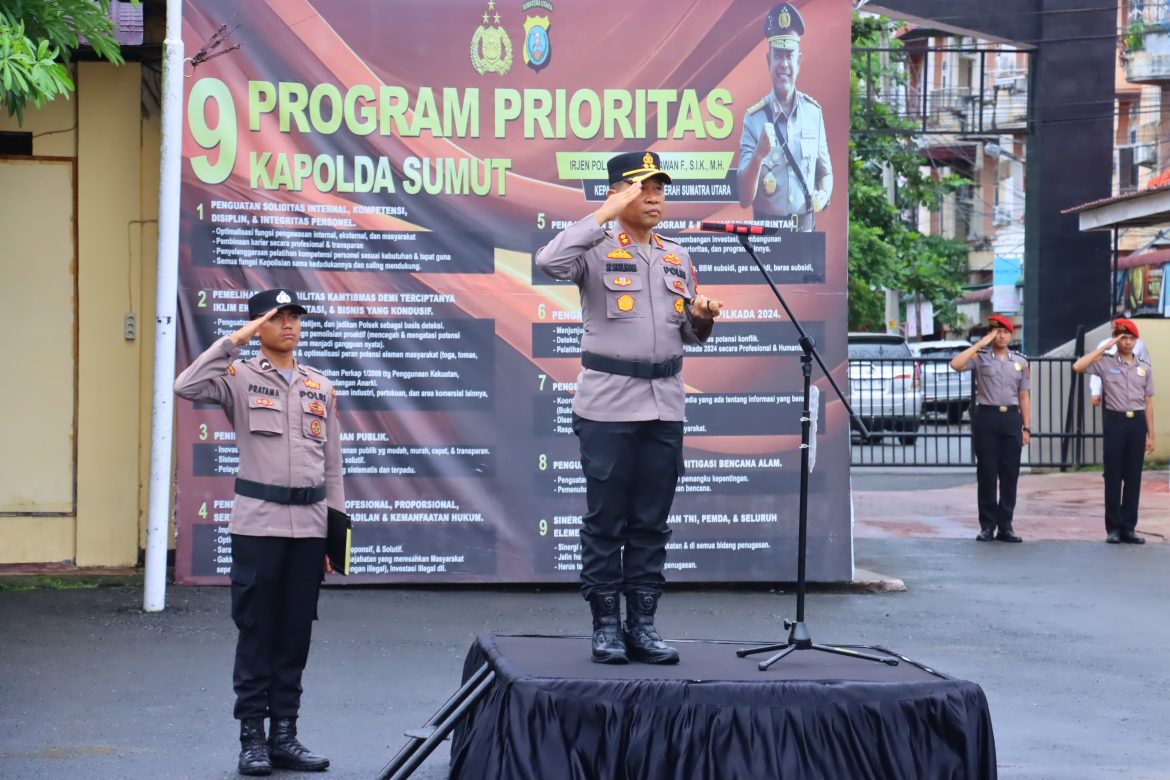 Pimpin Upacara Bulanan, Kapolres Tebing Tinggi Tekankan Penegakan Hukum