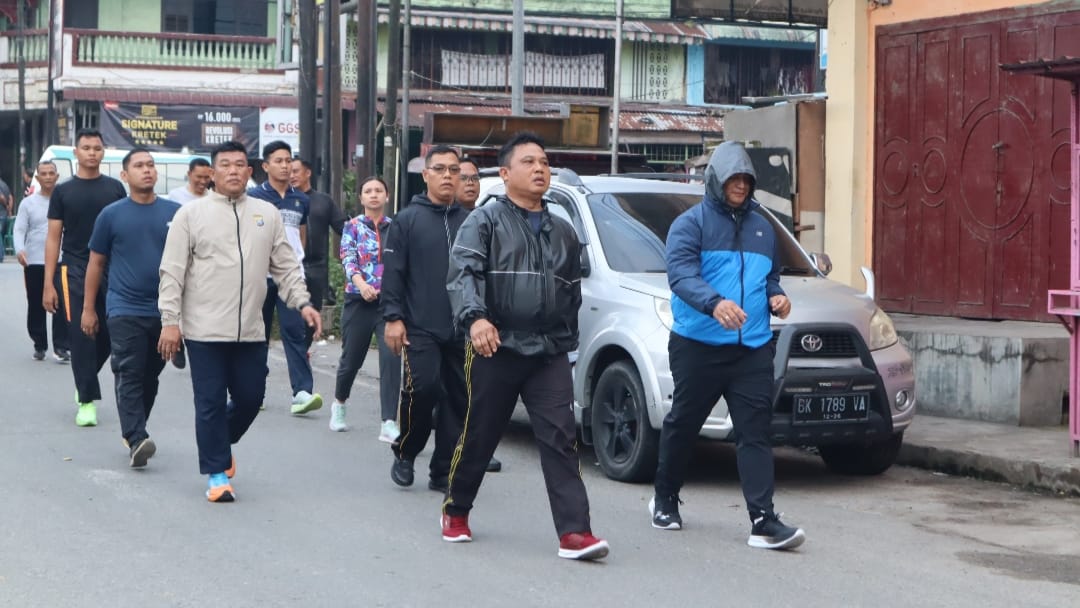 Polres Batu Bara Gelar Stretching dan Jalan Santai
