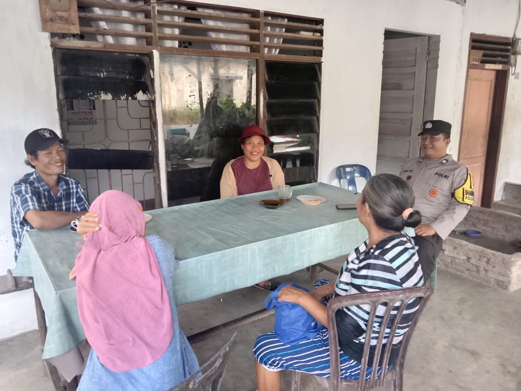 Sambangi Warga Bajadolok, Polsek Sipispis Berikan Pemahaman Kamtibmas