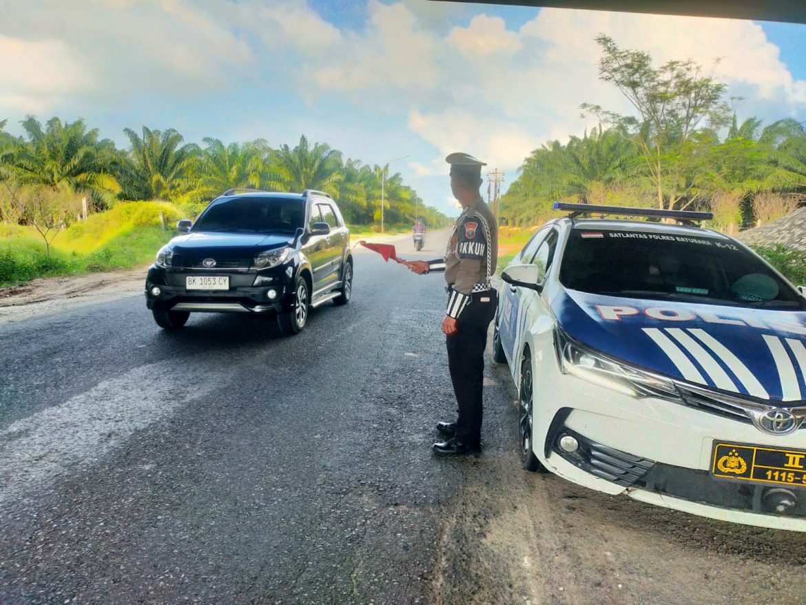 Sat Lantas Polres Batu Bara Patroli Kibas Bendera