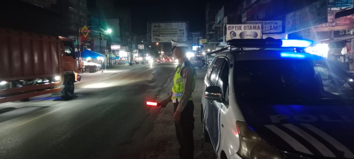 Sat Lantas Polres Batu Bara Patroli Blue Light di Jalinsum