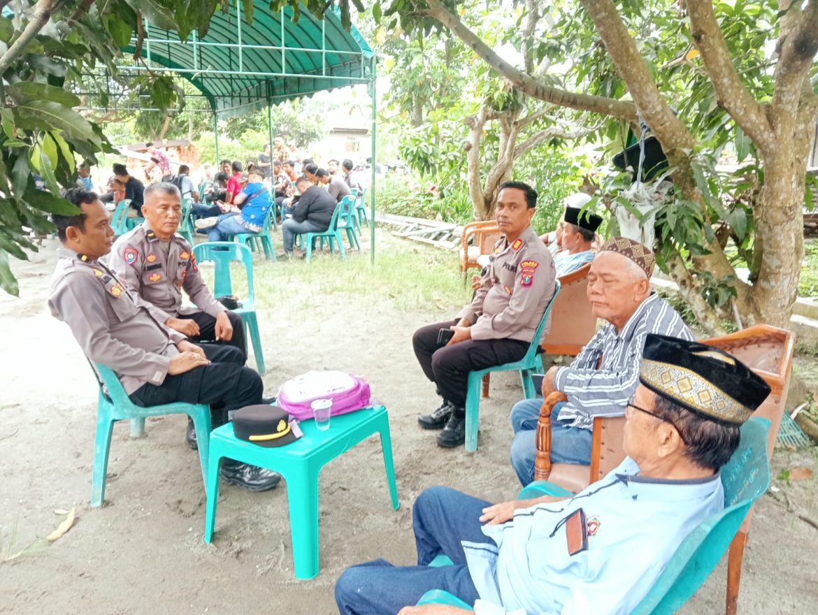Kapolsek Indrapura AKP Reynold Silalahi, S.H Berbelasungkawa Melayat di Rumah Wartawan