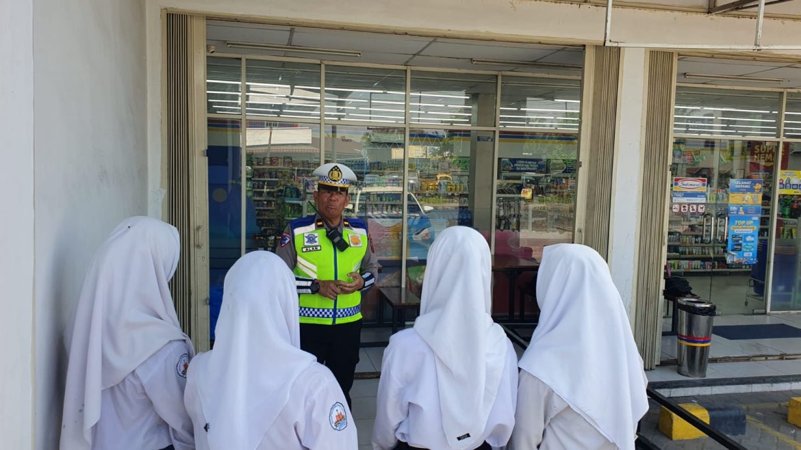 Unit Kamsel Satlantas Polres Tebing Tinggi Binluh dan Dikmas Lantas kepada Pelajar