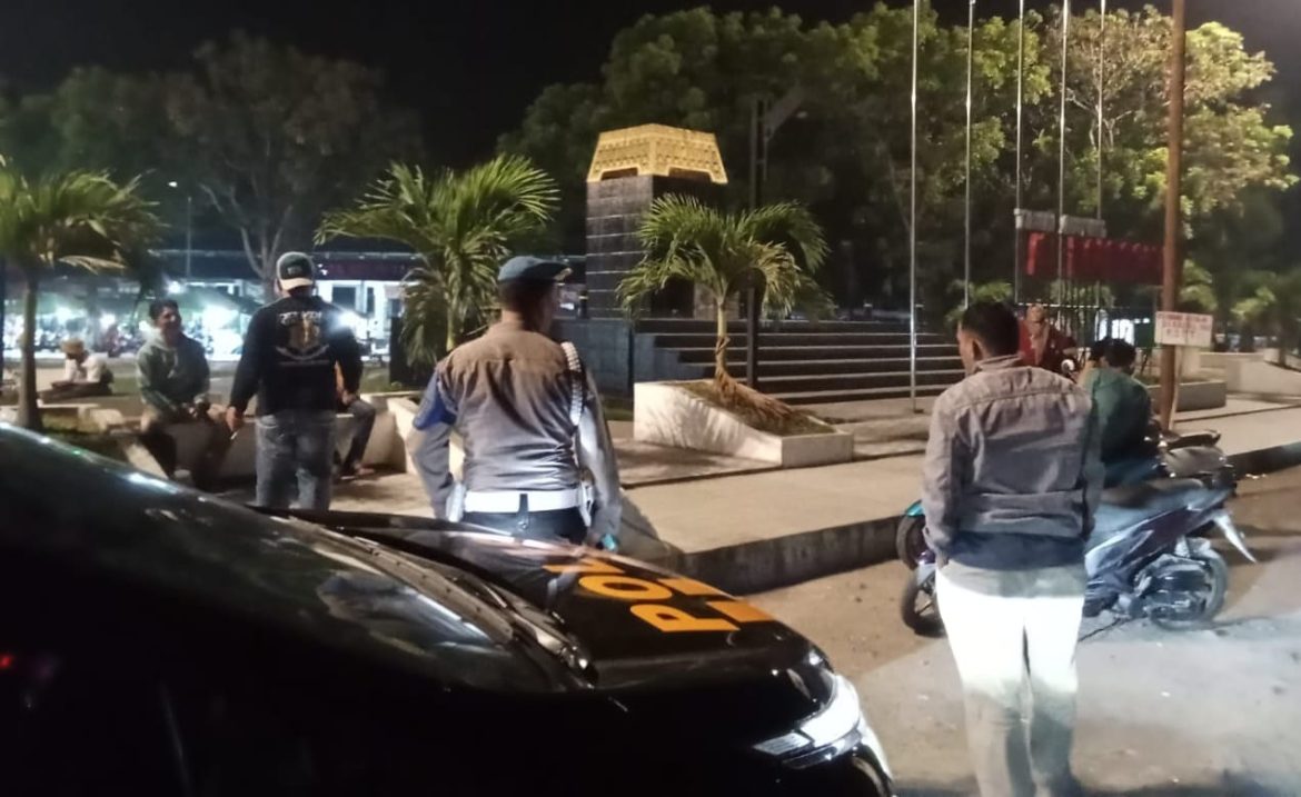 Antisipasi Gangguan Kamtibmas Polsek Labuhan Ruku Susuri Jalanan