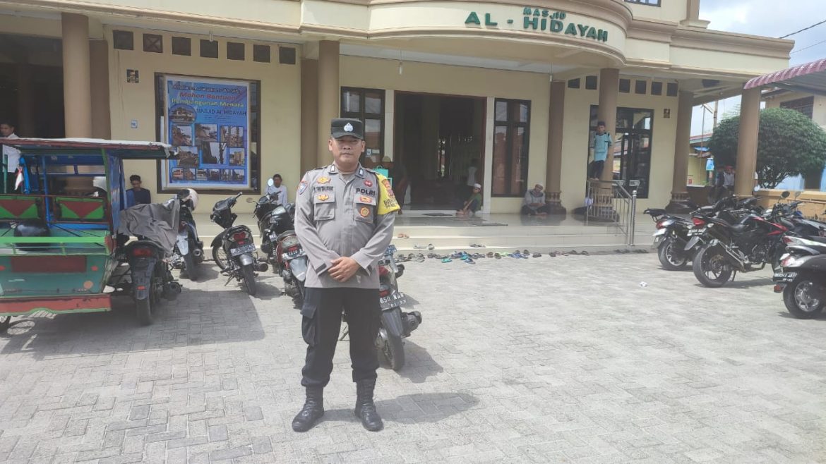 Wujud Polri Hadir di Masyarakat, Polsek Padang Hulu Pengamanan Sholat Jumat