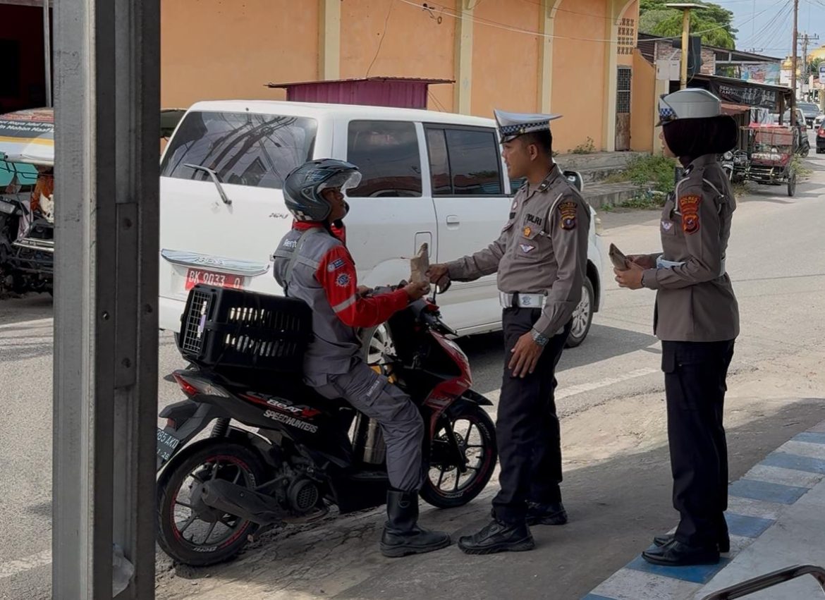 Jumat Berkah Sat Lantas Polres Batu Bara Berbagai Nasi Bungkus