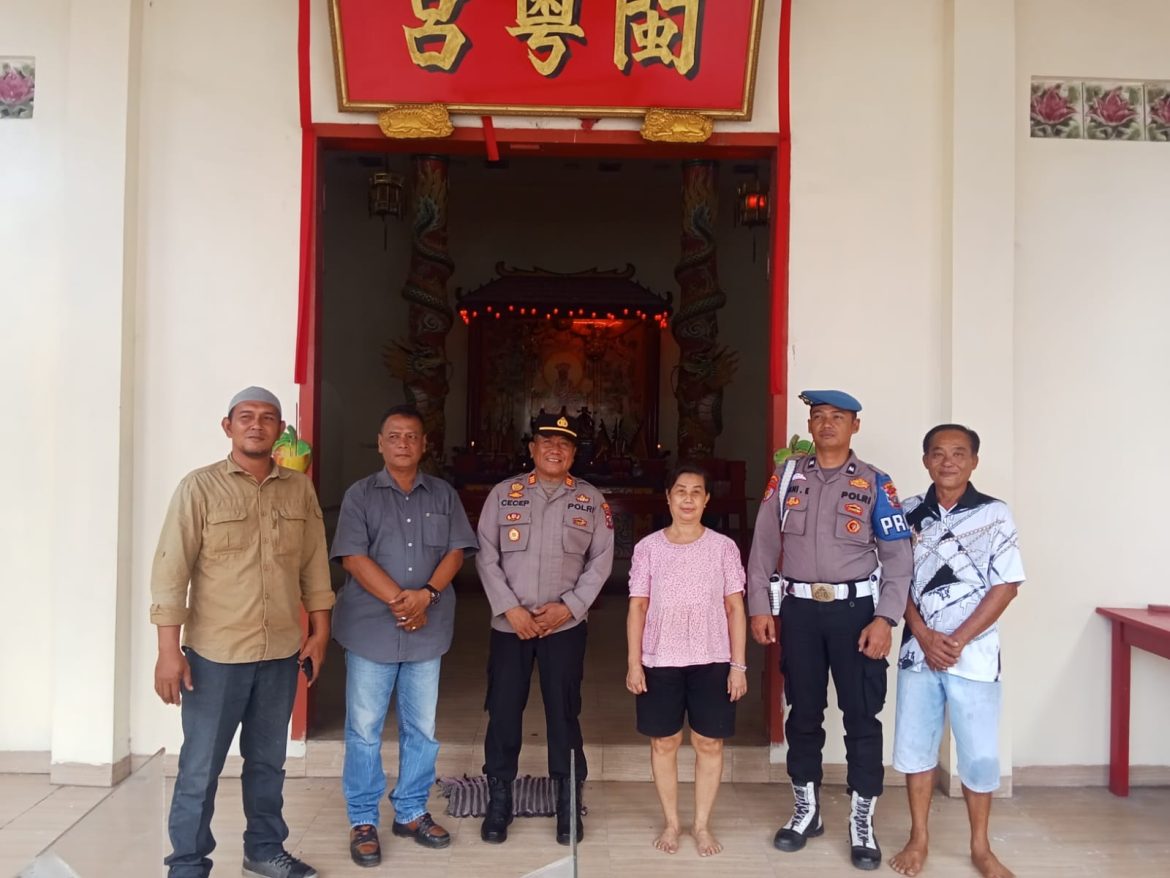 Kapolsek Labuhan Ruku AKP Cecep Suhendra Pimpin Patroli Hari Raya Waisak 2025