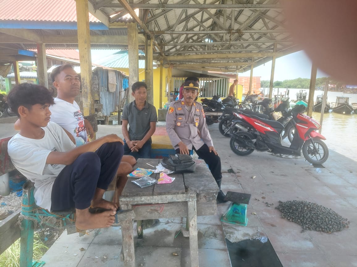 Kapolsek Medang Deras AKP A.H. Sagala Cooling System Bersama Nelayan