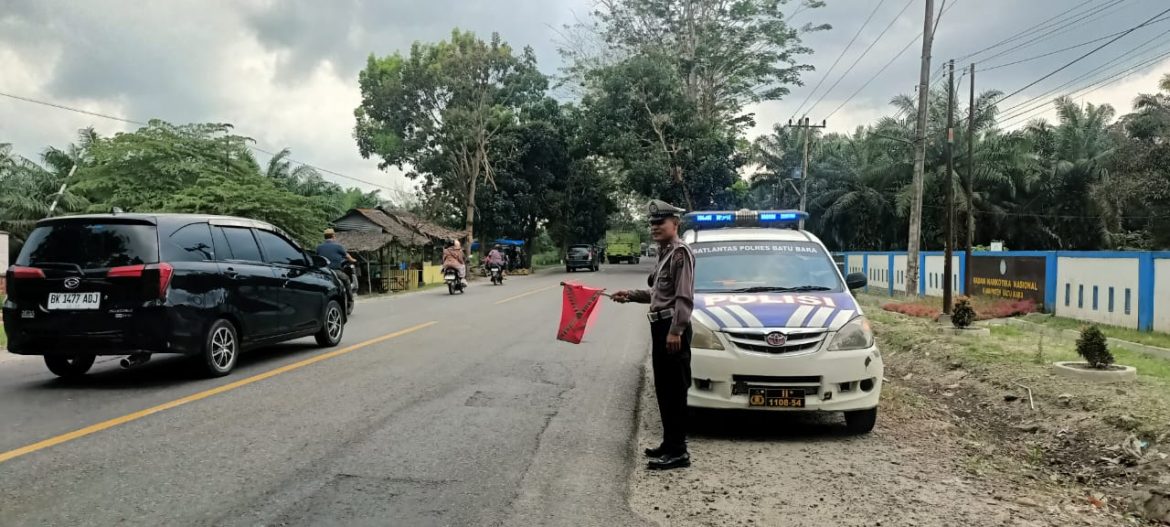 Sat Lantas Polres Batu Bara Patroli Kibas Bendera di Jalinsum