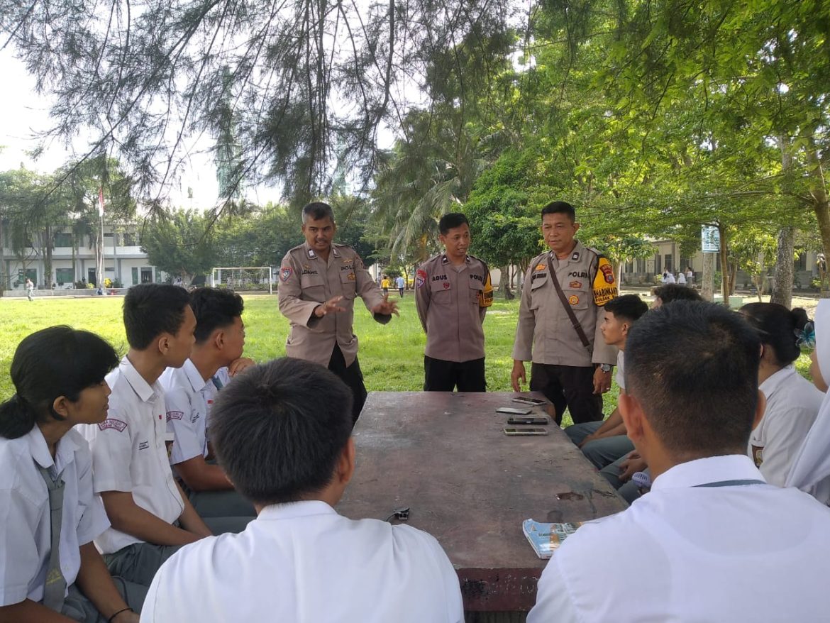 Sambangi Sekolah, Polsek Rambutan Himbau Kamtibmas kepada Guru dan Murid
