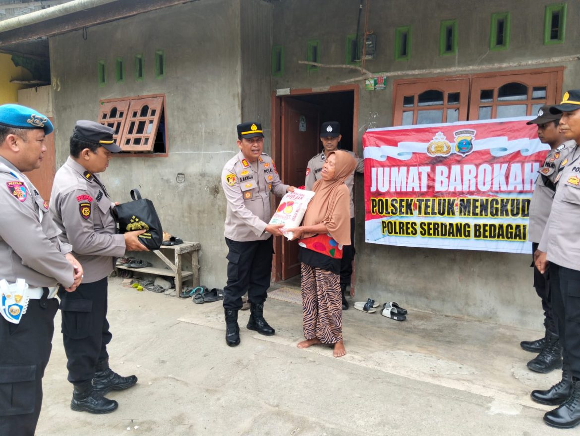 Polri Perduli, Polsek Teluk Mengkudu Bantu Kaum Dhuafa dan Warga Sakit Menahun