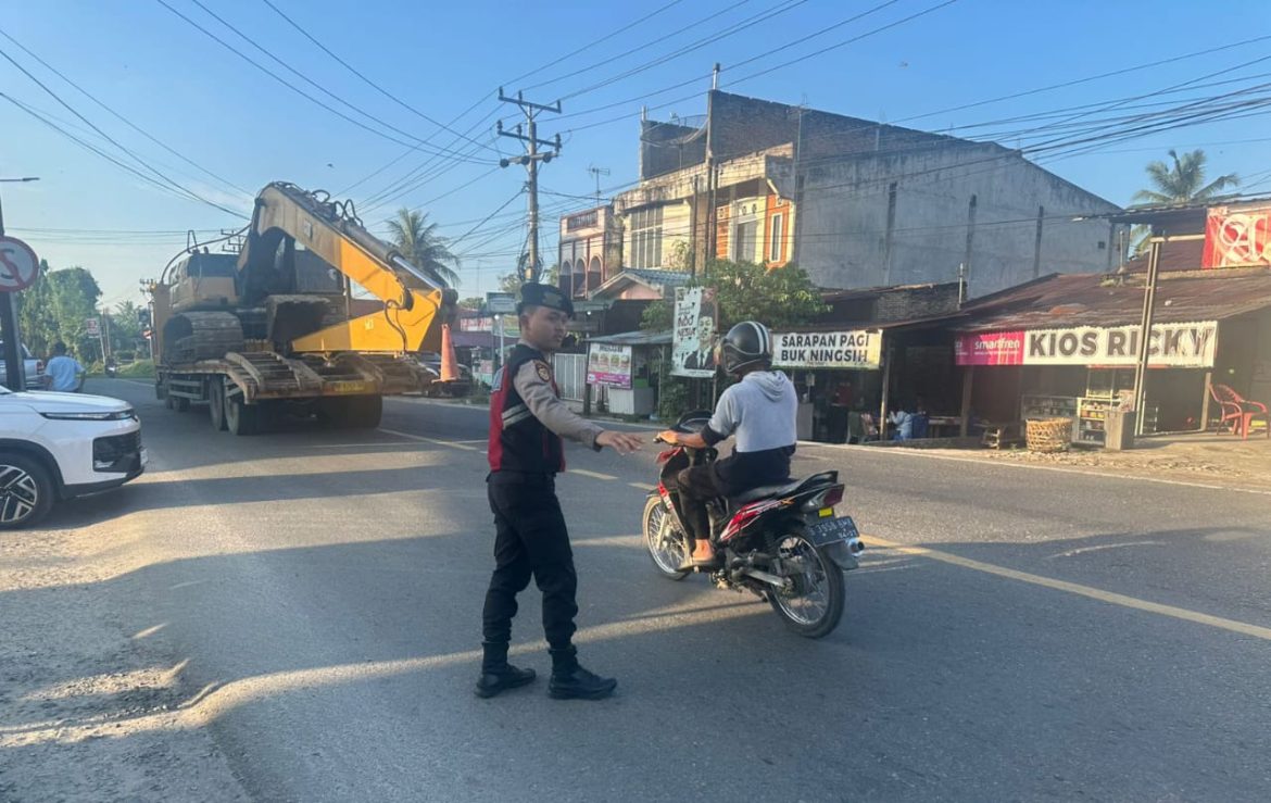 Sat Samapta Polres Batu Baru Strong Point Pagi di Sejumlah Ruas Jalan
