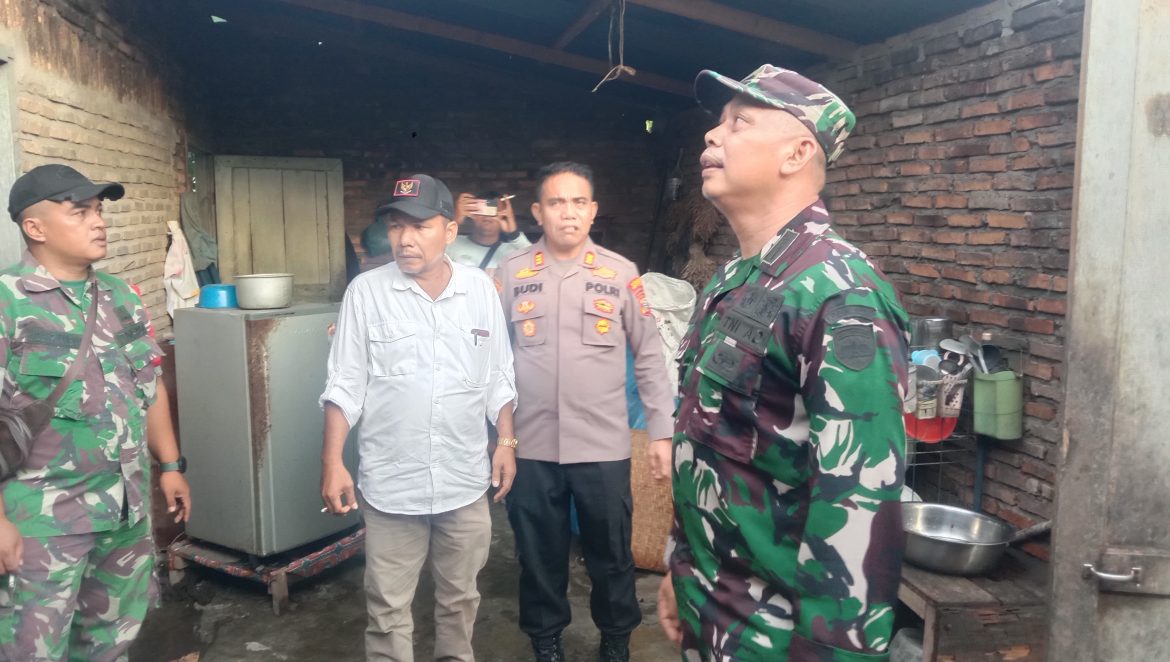 Kapolsek Tebing Tinggi AKP Budi Sihombing Tinjau Lokasi Bencana Puting Beliung di Sei Priok dan Paya Mabar