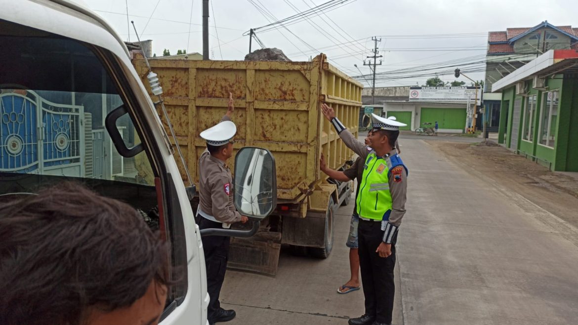 Keresahan Masyarakat Terkait Banyaknya DUMP TRUCK Yang Mengotori Jalan Direspon SATLANTAS