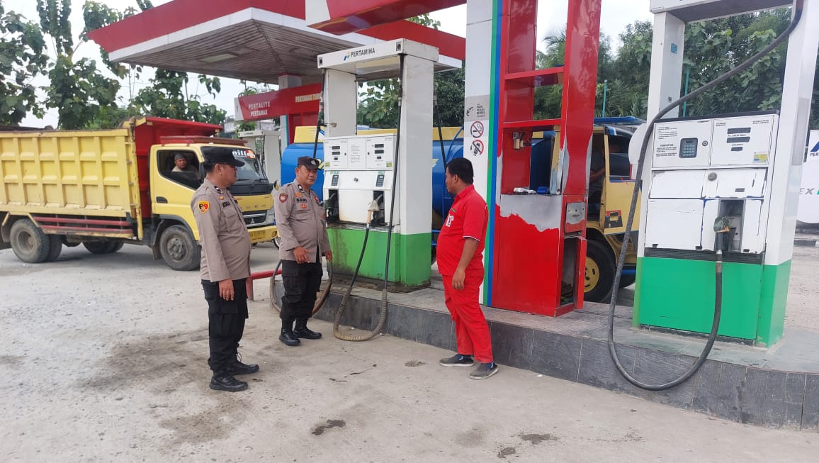 Polsek Padang Hulu Patroli Dialogis, Cek SPBU Antisipasi Penimbunan BBM