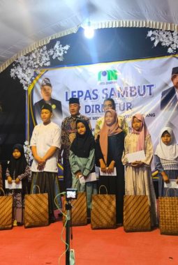Lepas Sambut Direktur Perumda Air Minum Trunojoyo Sampang disertai santunan anak yatim