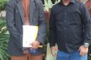 Advokat Tamrin Galingging,SH.,MH memegang surat kuasa beserta Suami korban
