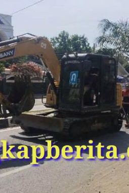 Uang Rakyat Dirusak Excavator? Proyek Pemerintah Picu Polemik di Indramayu