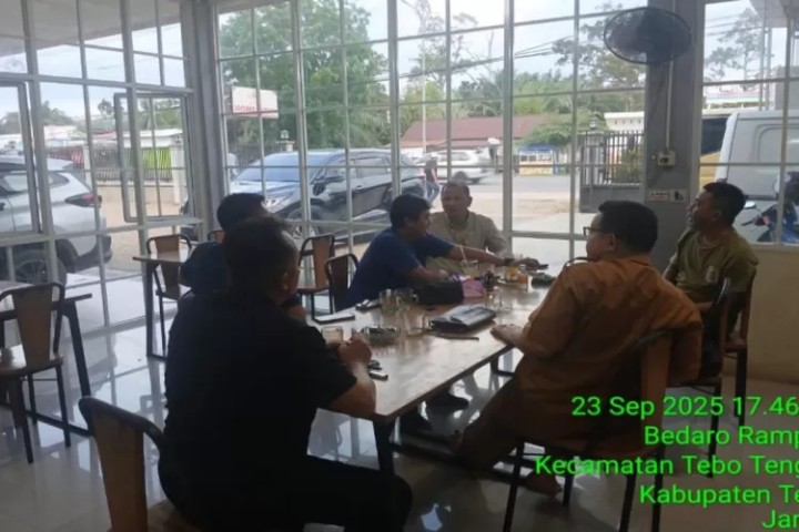 Wakil Ketua DPRD Tebo dan Pejabat Duduk Semeja dengan Pengurus PT Tebo Indah (Istimewa)
