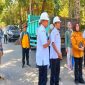 Caption : Kajari dan Kasi Intel Kejaksaan Sampang bersama dinas terkait sedang melakukan peninjauan proyek peningkatan struktur jalan tlambah - palengaan. (Sumber Foto : Ulul/MCS).